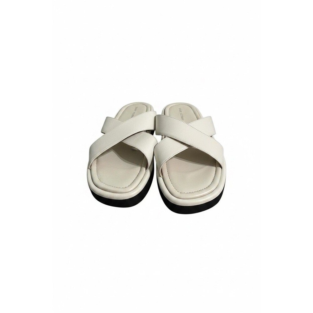 Stuart Weitzman Elodie White Leather Slip on Sandals 9B Criss Cross Top Comfort